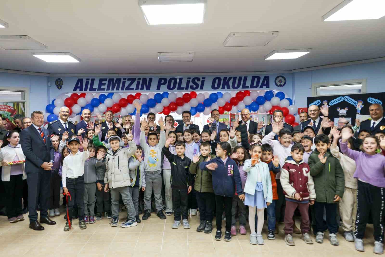 Bilecik’te “Ailemizin Polisi Okulda” projesi kapsamında anlamlı kütüphane açılışı