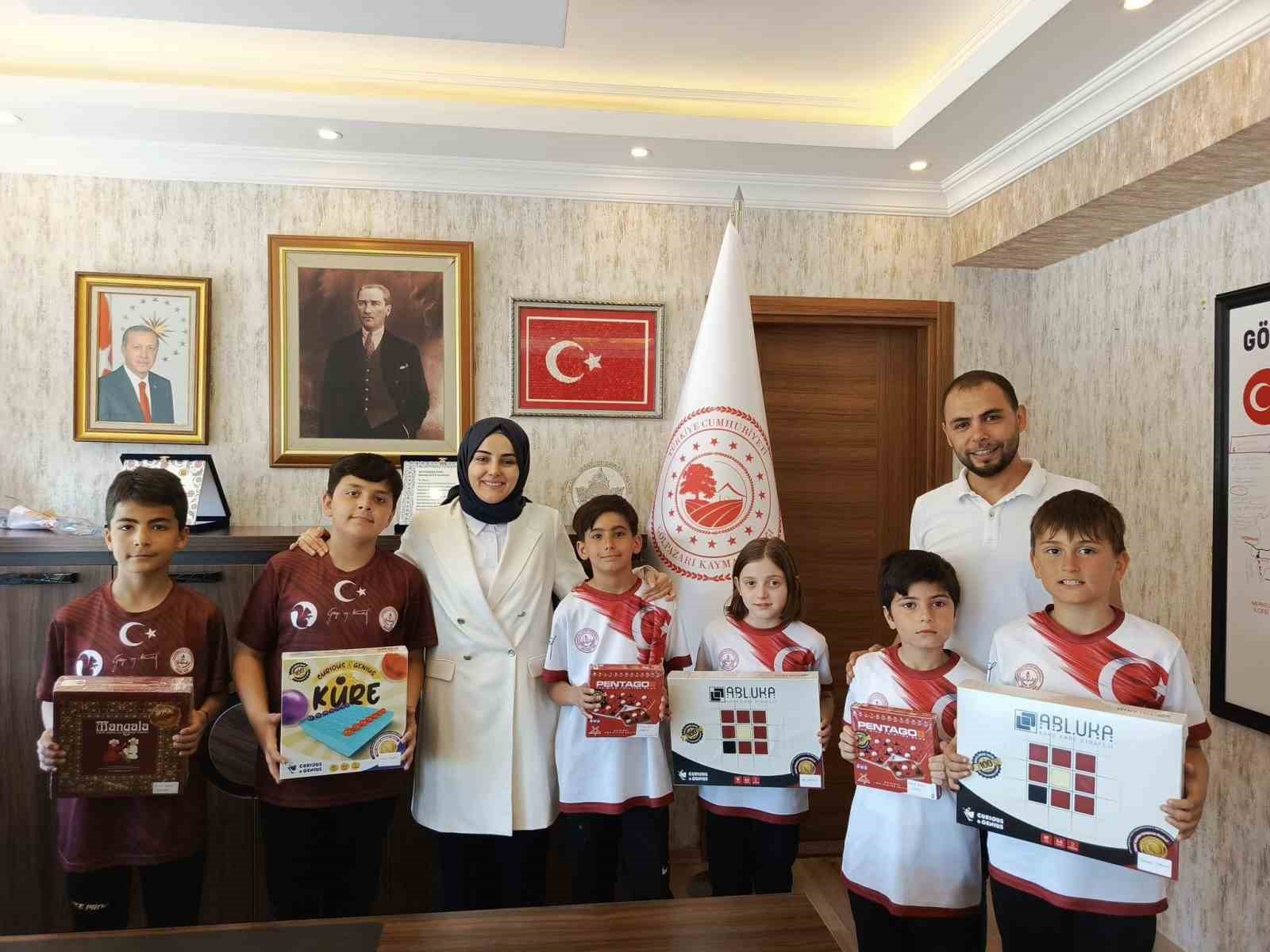 Dereceye giren öğrencilerden kaymakama ziyaret