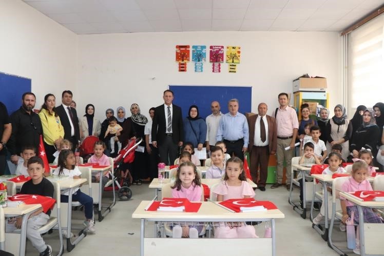 Yeni eğitim yılında Kaymakam Öztürk öğrencilerle buluştu