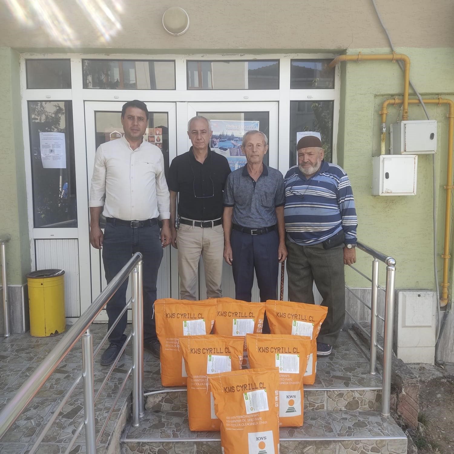 Osmaneli’nde çiftçilere kanola tohumu desteği