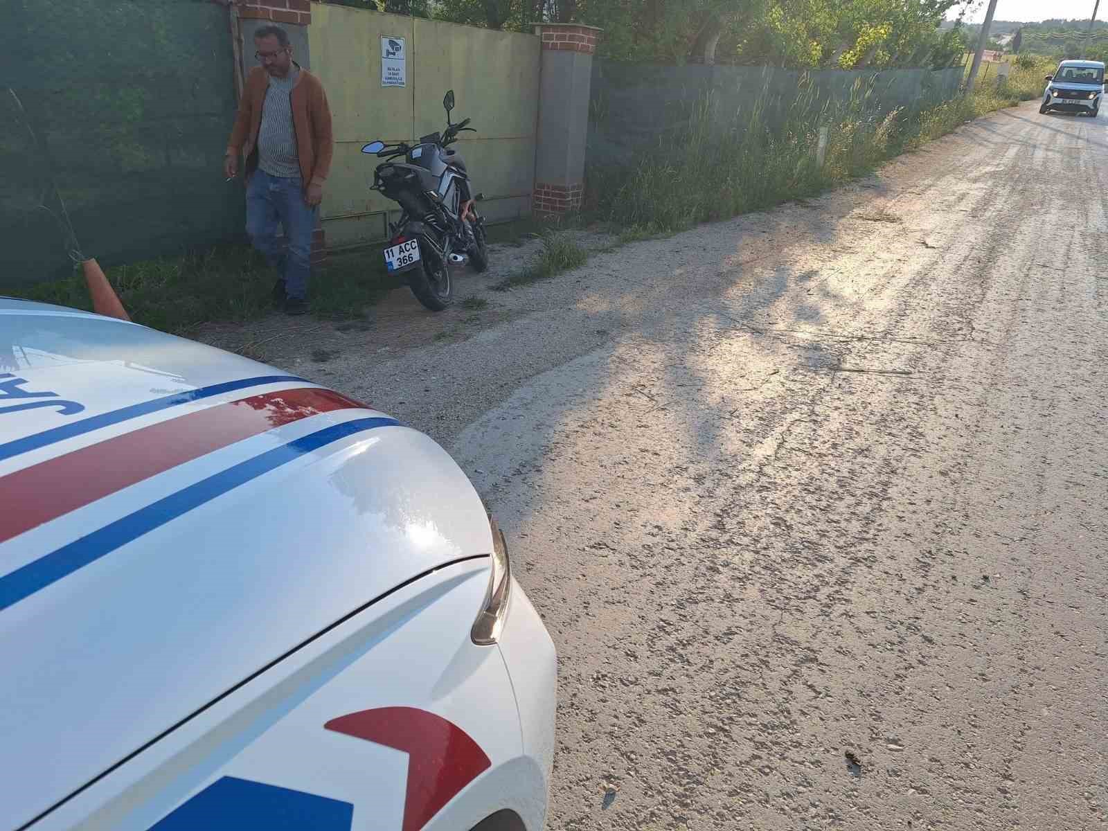 Bilecik’te alkollü sürücü motosikletten düşerek ağır yaralandı