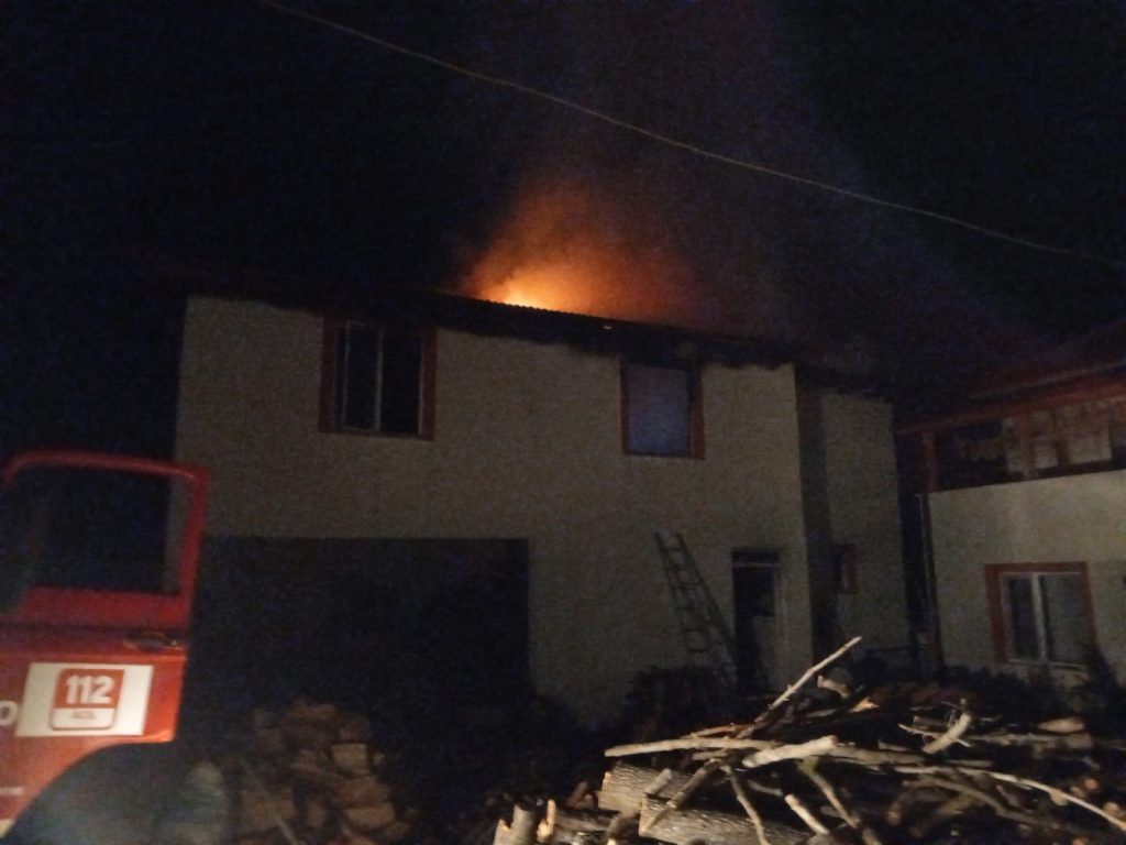 BİLECİK’TE ÇATI YANGINI