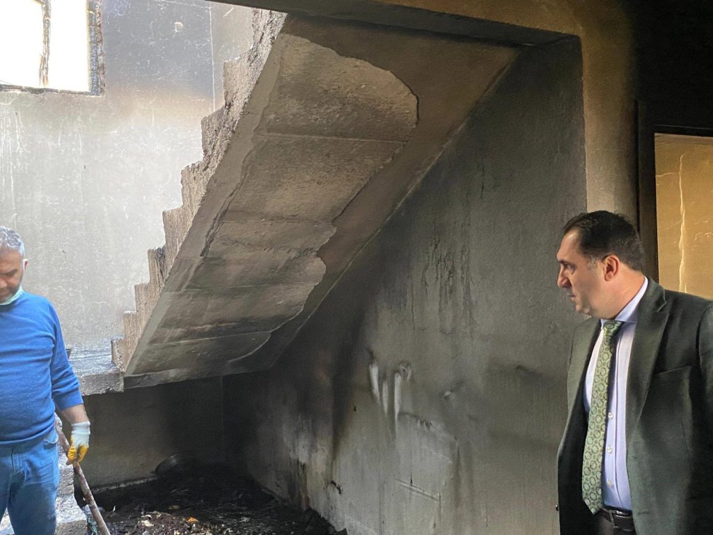 EVİ YANAN AİLEYE DEVLET ELİ