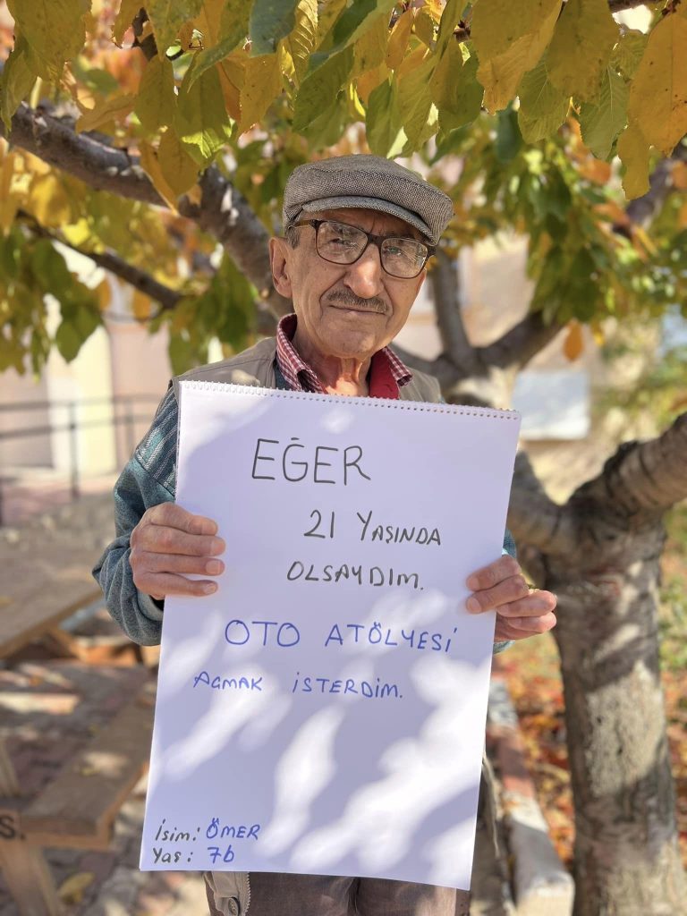 BİLECİK’TE HUZUREVİ SAKİNLERİ HEM GÜLÜMSETTİ HEM HÜZÜNLENDİRDİ