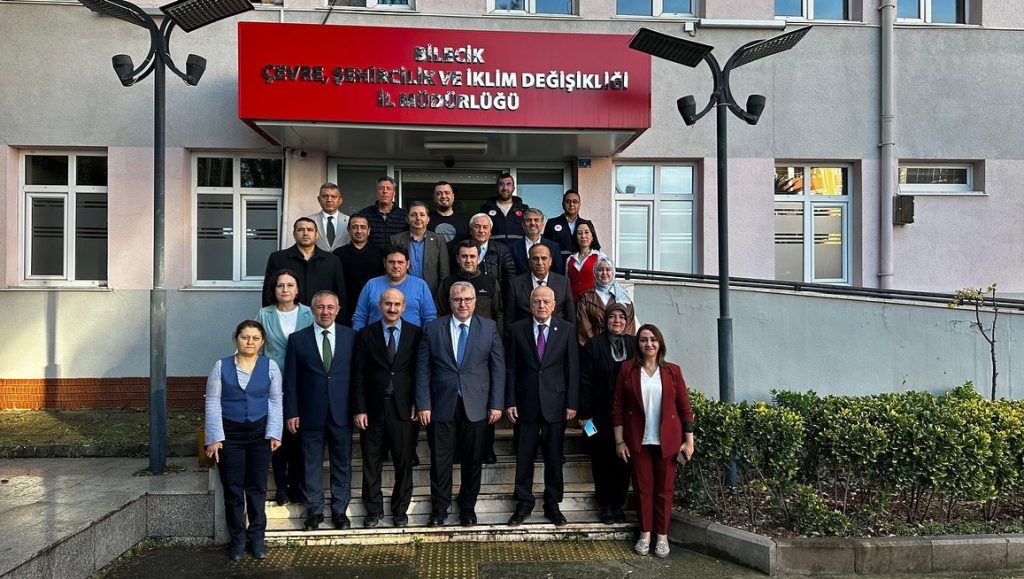 AK PARTİ HEYETİNDEN GÖREVE YENİ BAŞLAYAN İL MÜDÜRLERİNE ZİYARET