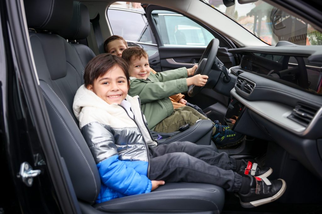 BİLECİK’TE ANAOKUL ÖĞRENCİLERİ ‘YERLİ MALI HAFTASI’ TOGG İLE GEZDİ