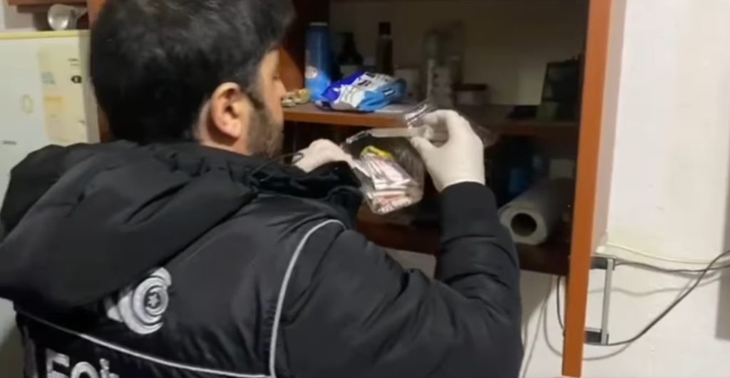 BİLECİK’TE UYUŞTURUCU OPERASYONUNDA ADETA CEPHANELİK ÇIKTI