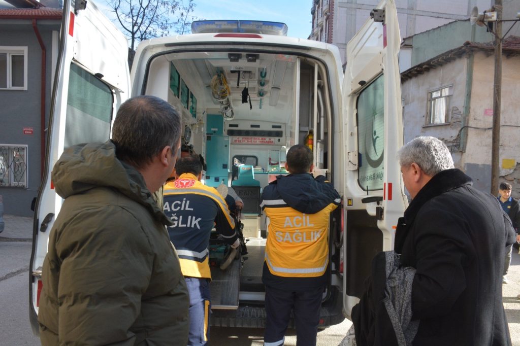 BİLECİK’TE OTOMOBİLİN ÇARPTIĞI YAYA YARALANDI
