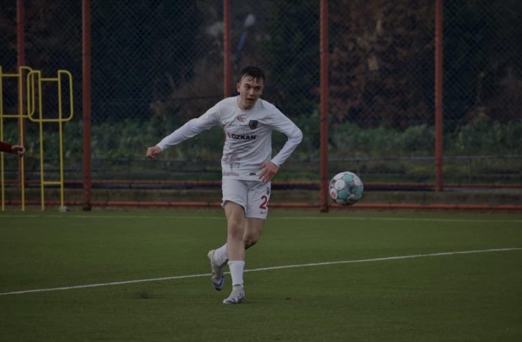 GENÇ FUTBOLCU KARİYERİNİ İZMİR’DE SÜRDÜRECEK