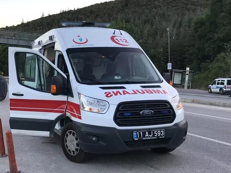 DEVRİLEN MOTOSİKLET SÜRÜCÜSÜ YARALANDI