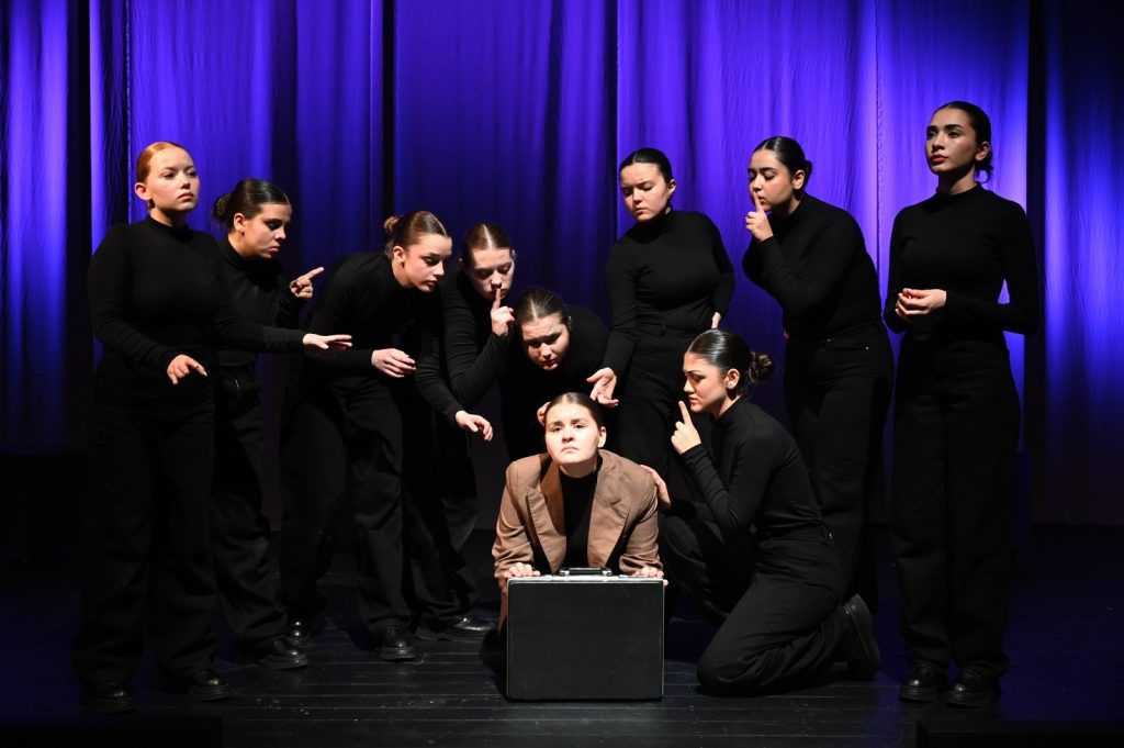 BOZÜYÜK’TE ’ZAMAZİNGO’ ADLI TİYATRO OYUNU BÜYÜK BEĞENİ TOPLADI