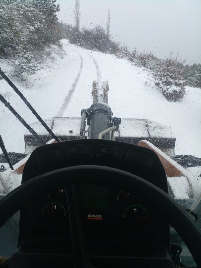 OSMANELİ’NDE KAPANAN KÖY YOLLARINI AÇMAK İÇİN EKİPLER SEFERBER OLDU
