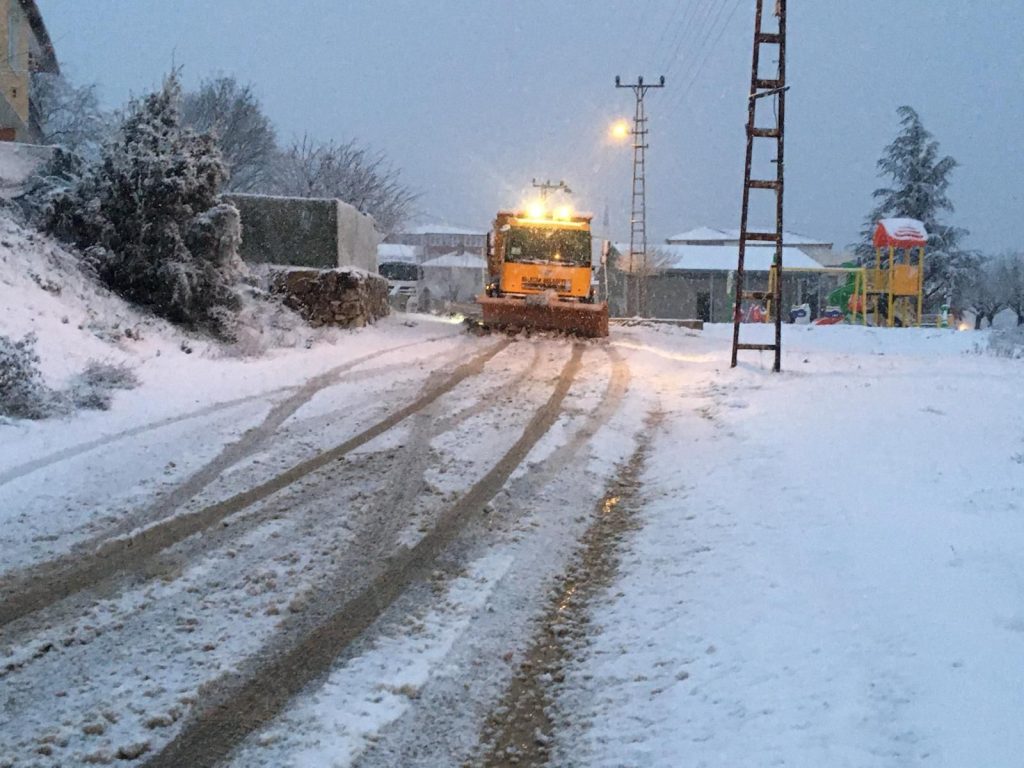 BİLECİK BELEDİYESİ KARLA MÜCADELEDE KESİNTİSİZ ÇALIŞIYOR