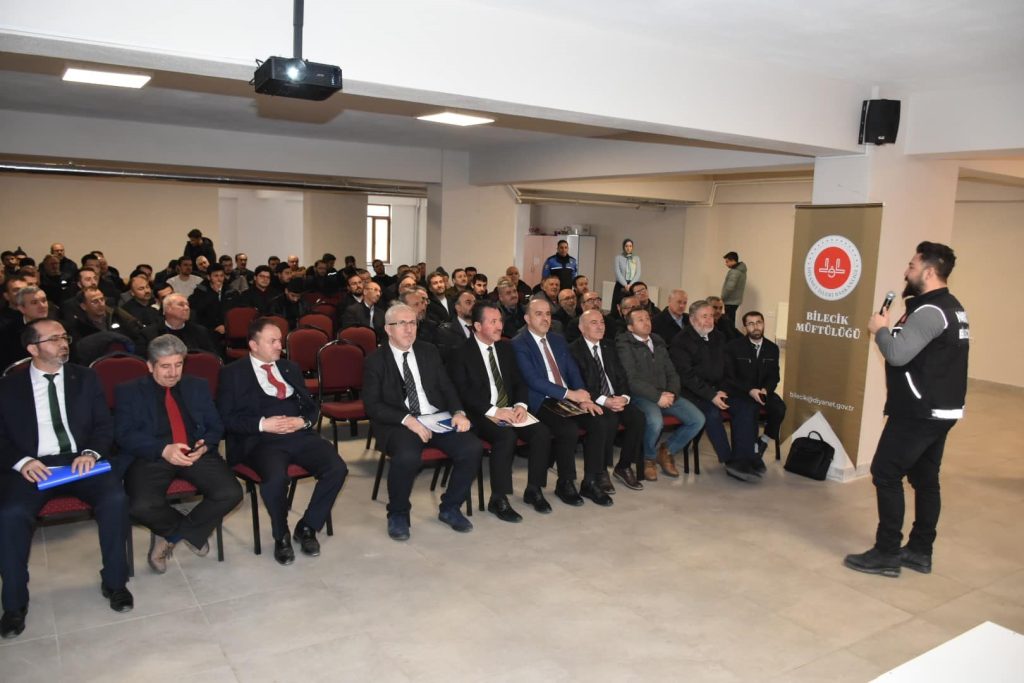 DİN GÖREVLİLERİNE ‘BAĞIMLILIKLA MÜCADELE’ KONULU SUNUM YAPILDI