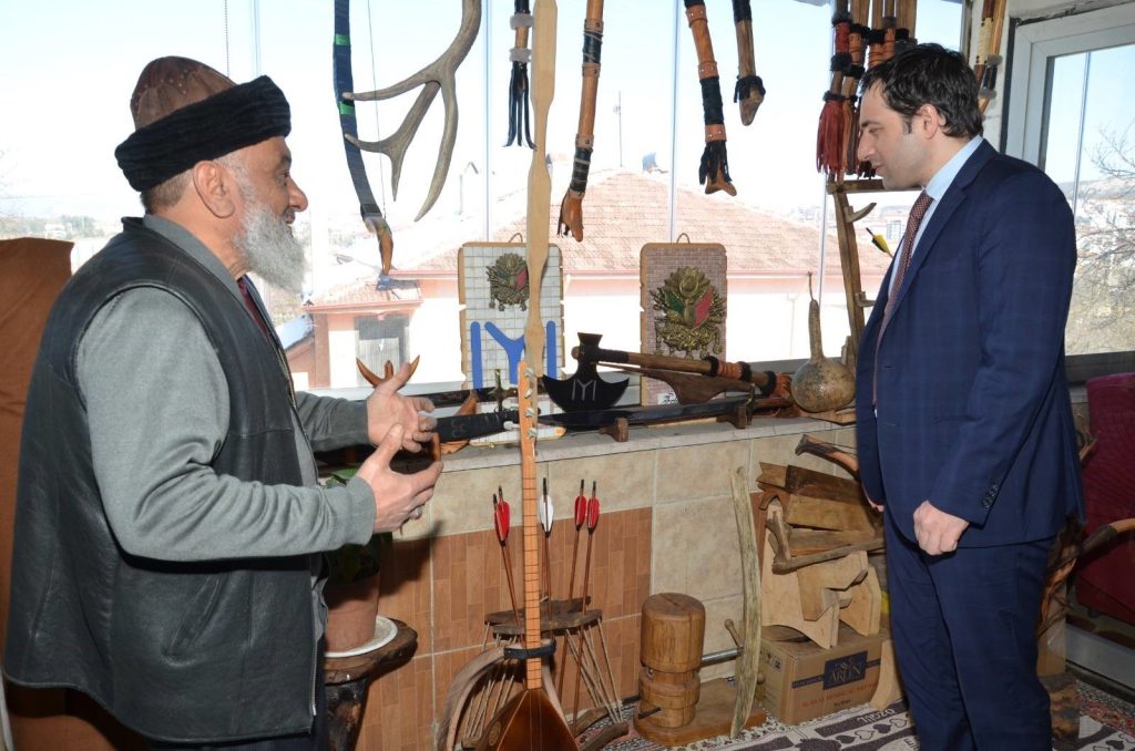 BU ATÖLYEDE GELENEKSEL OSMANLI EL SANATLARI YAŞATILIYOR