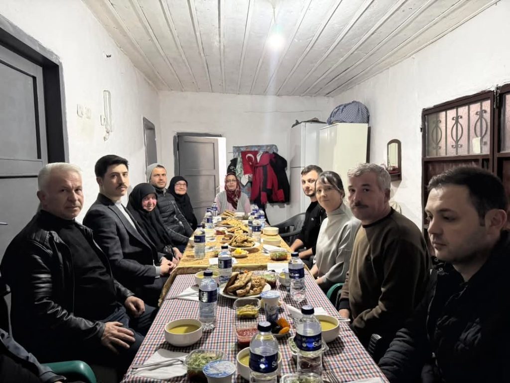 ŞEHİT ANNESİ REFİYE ÇAKIR’IN SOFRASINDA KONUK OLDU