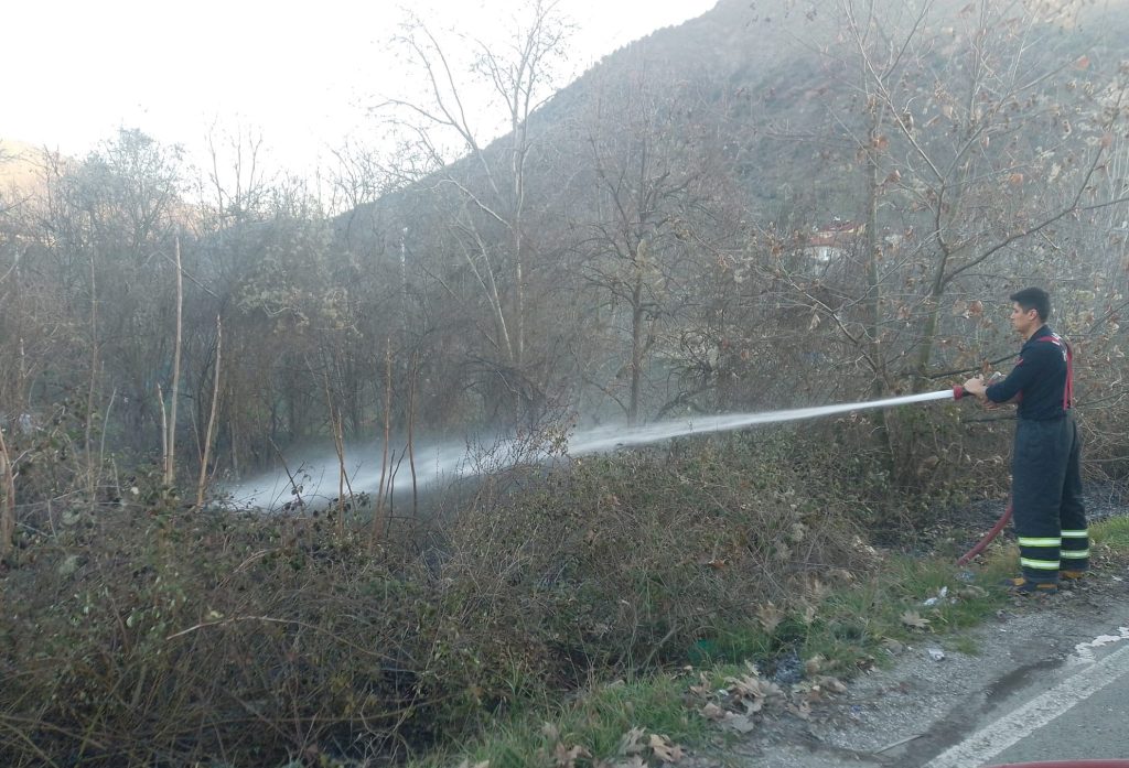 BİLECİK’TE ARAZİ YANGINI KISA SÜREDE SÖNDÜRÜLDÜ