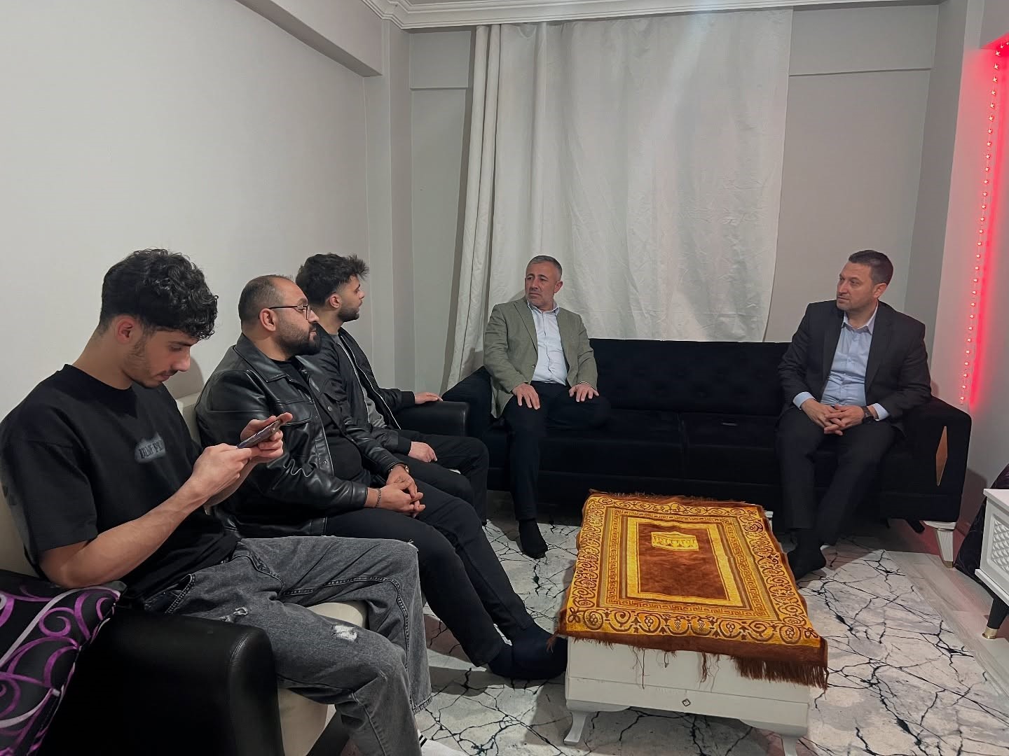 Filistinli öğrencinin sahur sofrasına konuk oldular