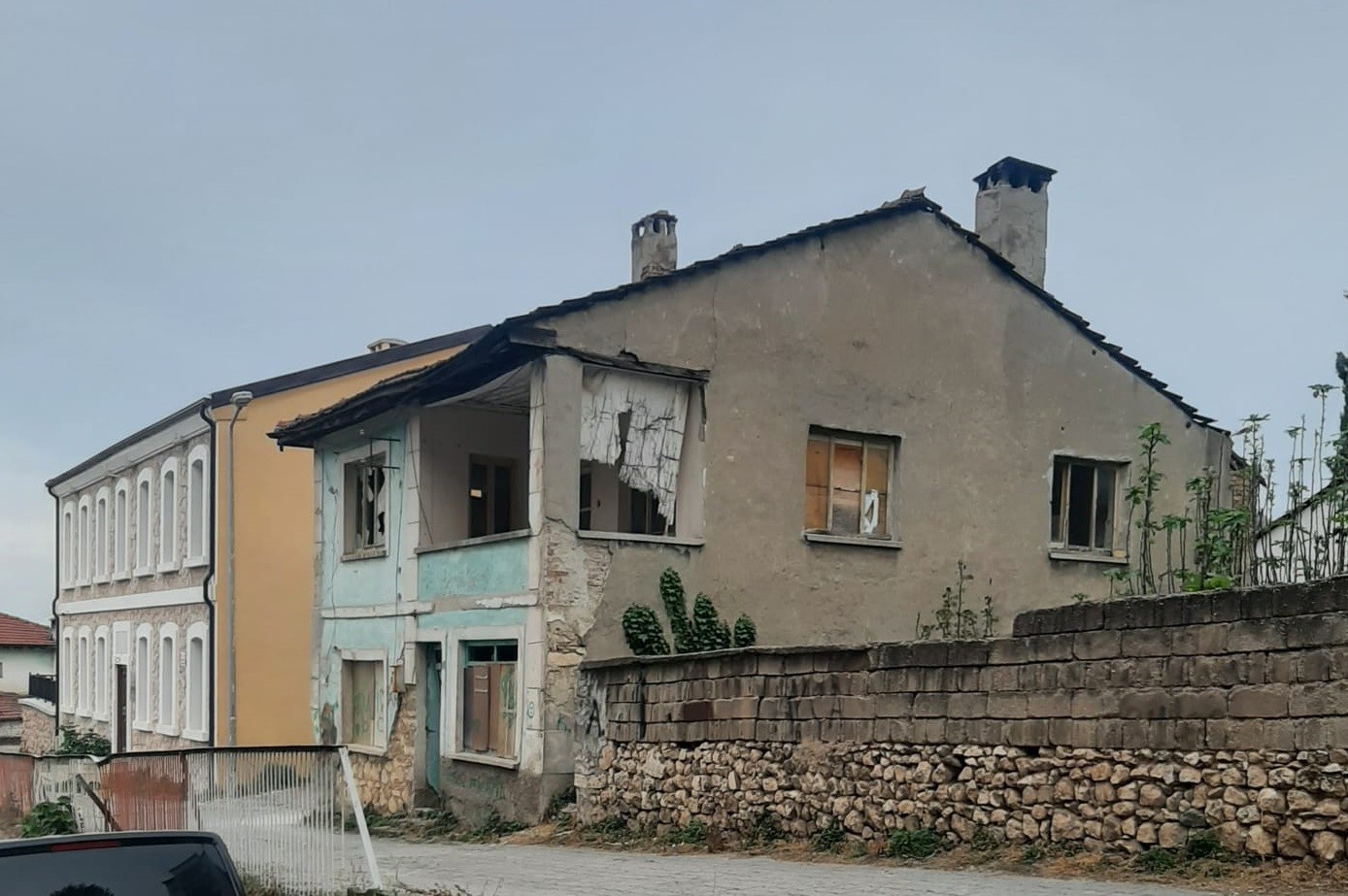 Bilecik’te bir emniyet bir de zabıta ekibine darp edildi