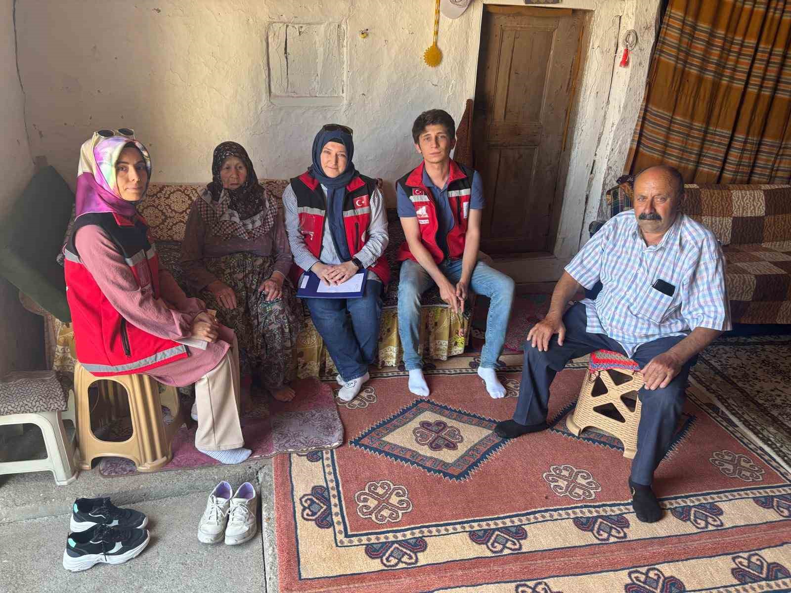 90 yaşındaki Hikmet teyzeye devlet şefkati