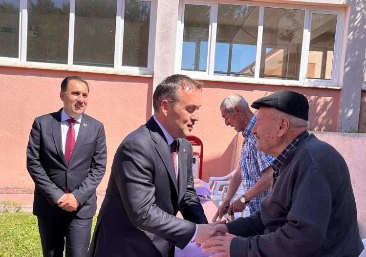 Bilecik Valisi Sözer’den huzurevine anlamlı ziyaret