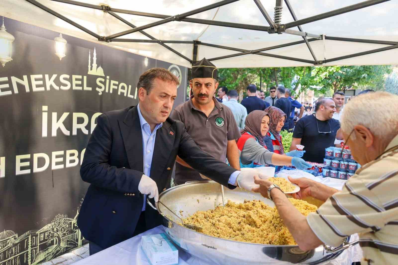 Vali Sözer’den geleneksel pilav ikramı