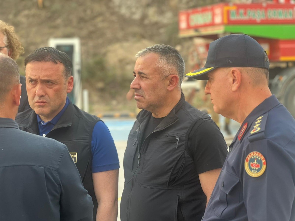 İl Başkanı Yıldırım yangın bölgesinden ayrılmadı