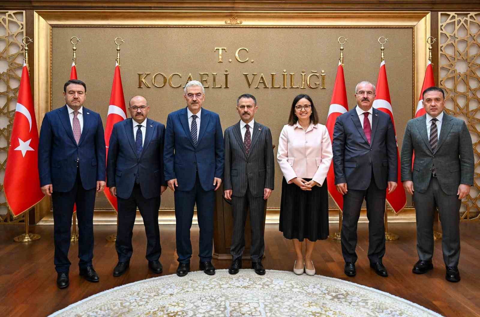 Valiler Kocaeli’nde düzensiz göçü görüştü