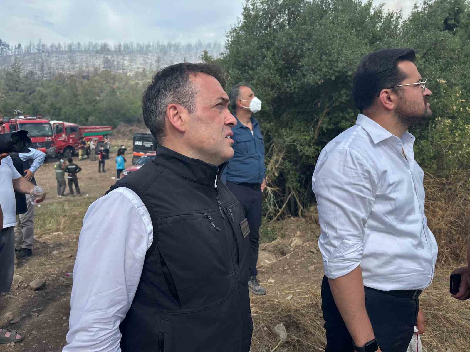 Vali Sözer, Vezirhan’daki orman yangını yerinde takip ediyor