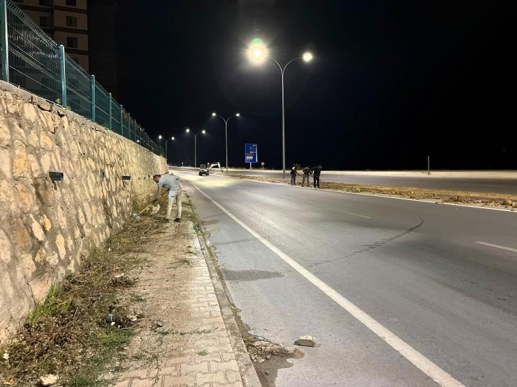 Söğüt Belediyesi temizlik çalışmalarını gece saatlerinde de sürdürüyor