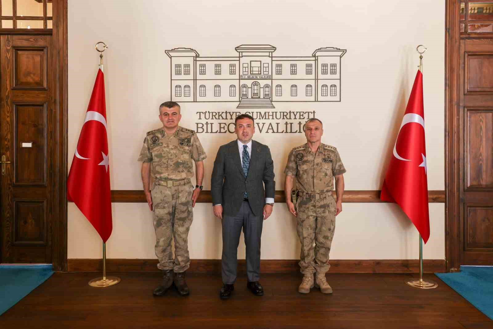 Bilecik’te görev yapan komutanlardan Vali Sözer’e veda ziyareti