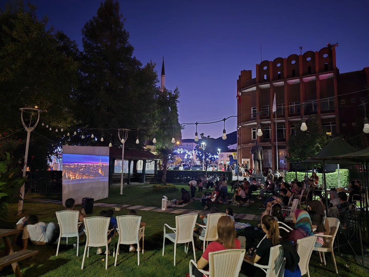 Bayırköy’de açık hava sinema geceleri devam ediyor