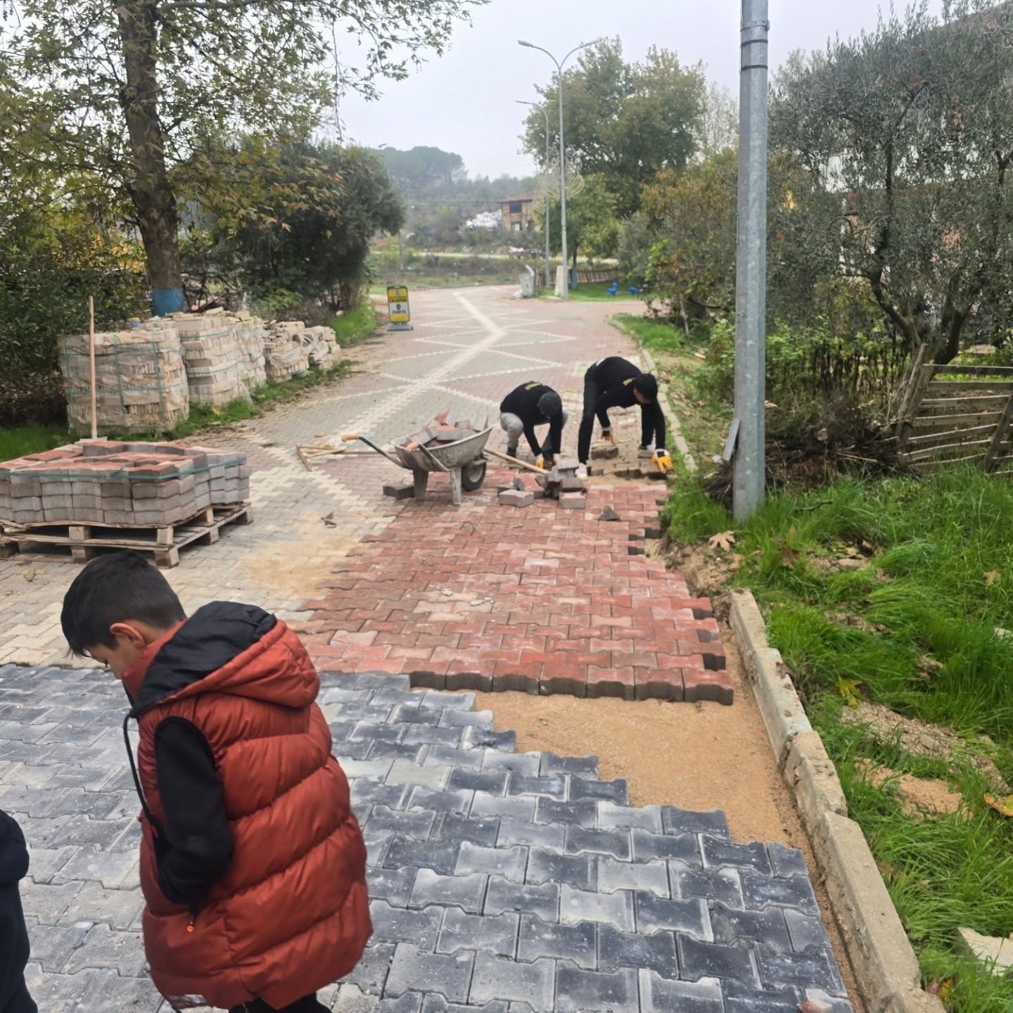 Bayırköy’de bakım ve onarım çalışmaları ile yollar daha güvenli hale getiriliyor