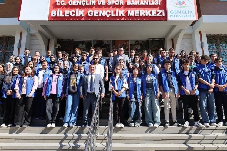 Bilecik’te “Gençler Bakanlığında” projesi kapsamında 90 öğrenci Ankara’ya uğurlandı