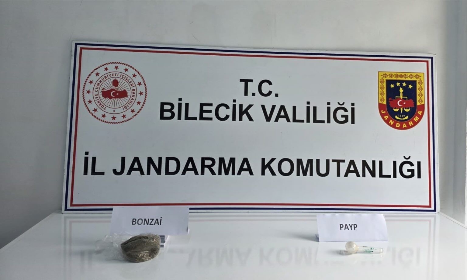 Bilecik’te jandarmanın şüphe üzerine durdurduğu araçtan uyuşturucu çıktı