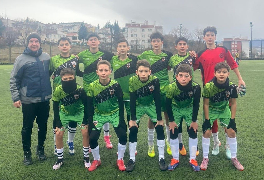 Bilecik U14 Gençler Ligi’nde Vitraspor zirveye 1 adım daha yaklaştı