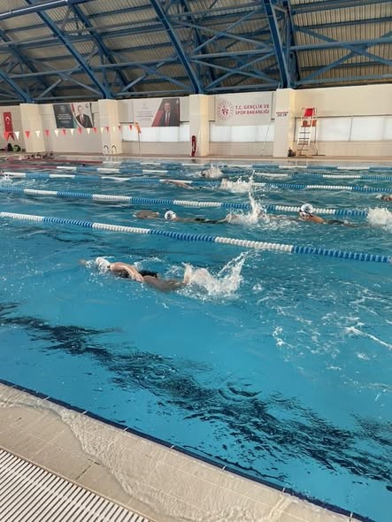 Bilecik’te spor okulları yüzme antrenmanları yoğun tempoyla sürüyor