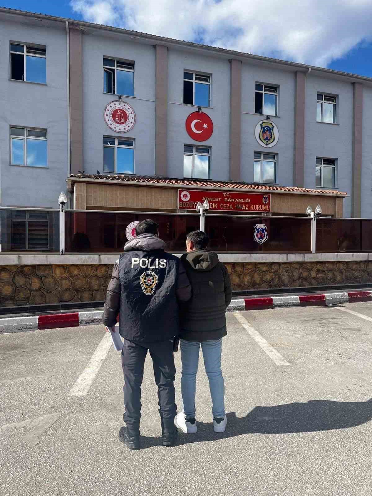 Bilecik’te 17 dosyadan 23 yıl hapis cezası bulunan şahıs yakalandı