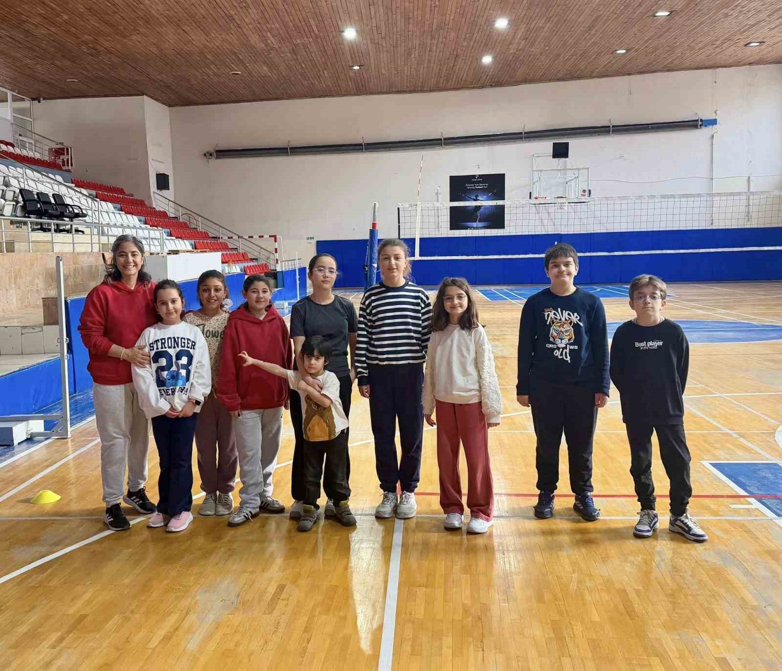 Bilecik’te badminton spor okullarında tempolu antrenmanlar