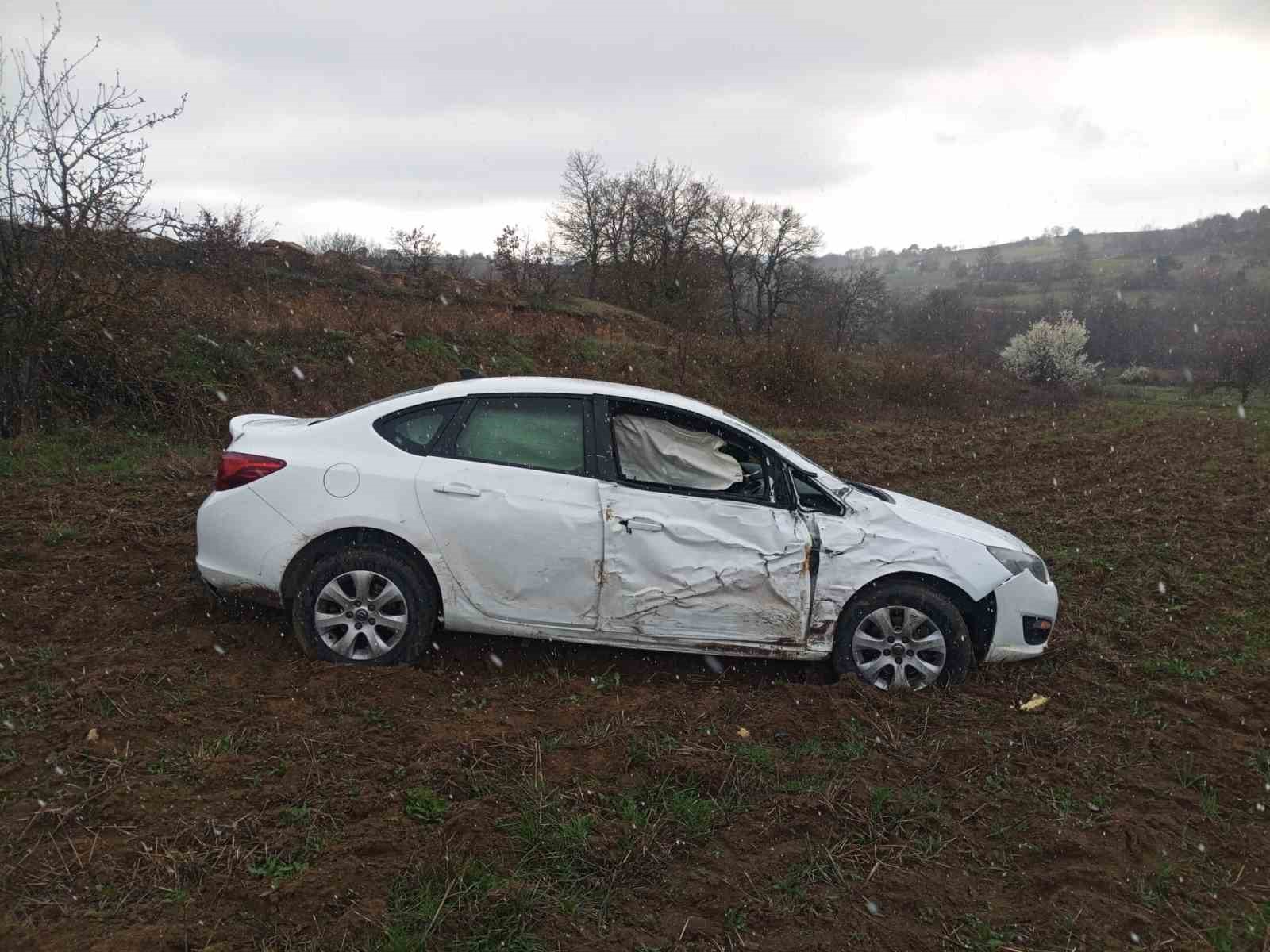 Bilecik’te kontrolden çıkan otomobil tarlaya uçtu, sürücüsü ağır yaralandı