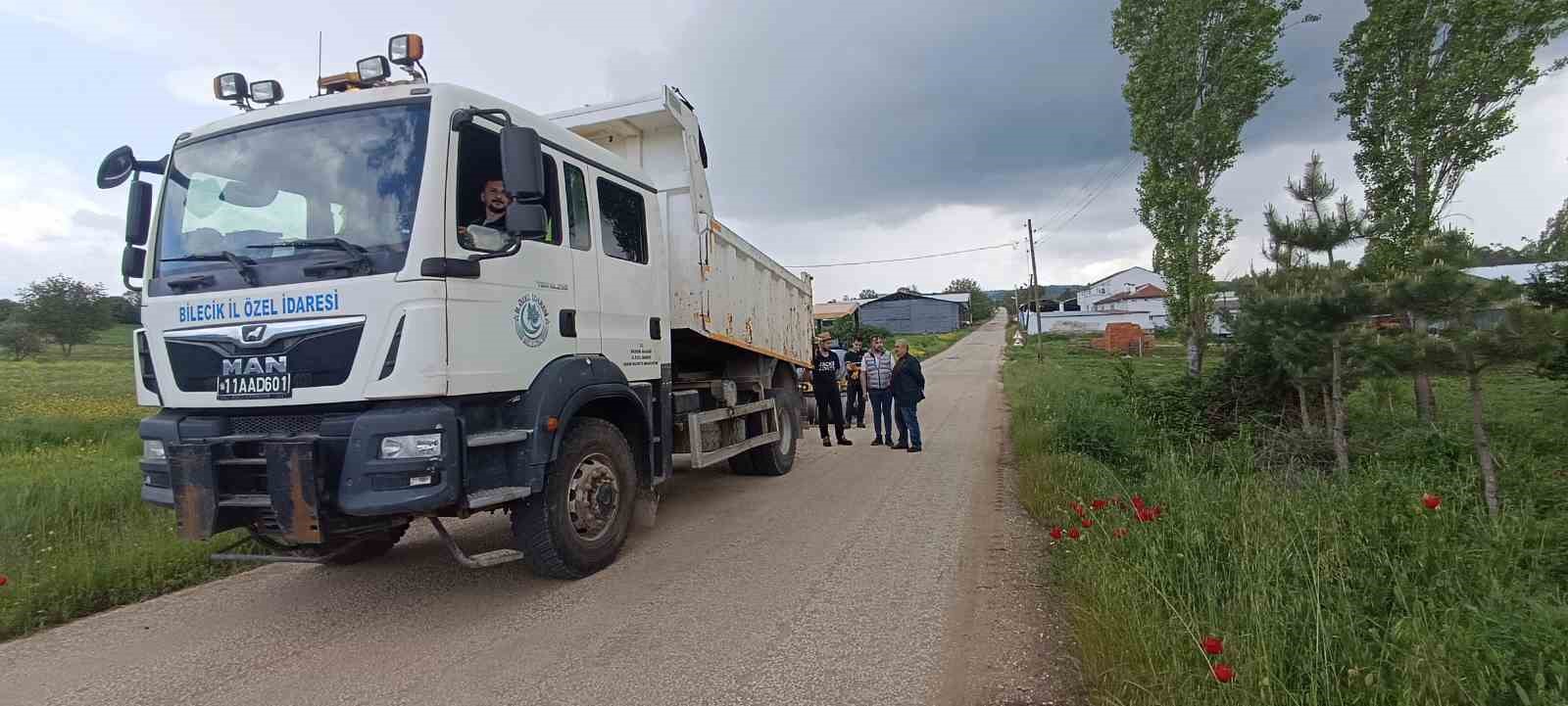 Bilecik’te bayram öncesi köy yollarında yoğun mesai