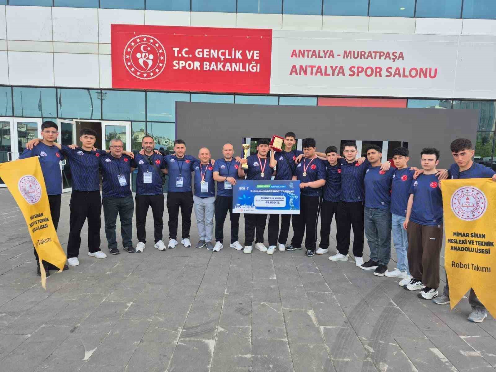 Bilecikli öğrencilerden ‘MEB Robot Yarışması’nda’ dünya birinciliği