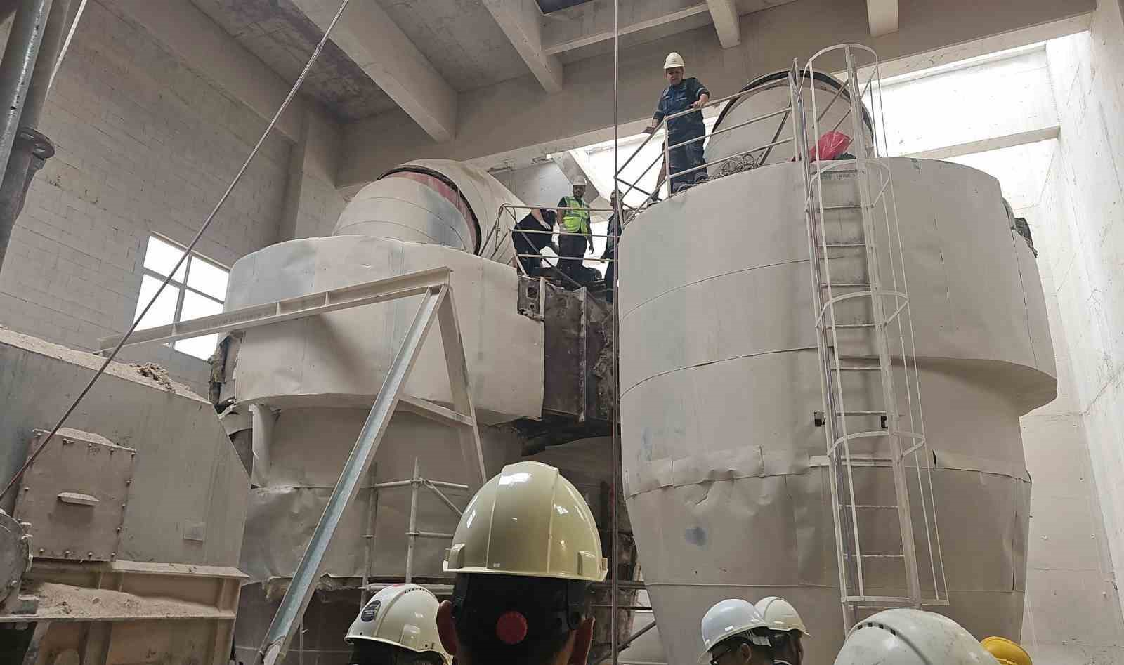 Safi Çimento fabrikasında kazana düşen işçi ağır yaralandı